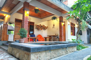  Halaman Depan Hostel  Убуд